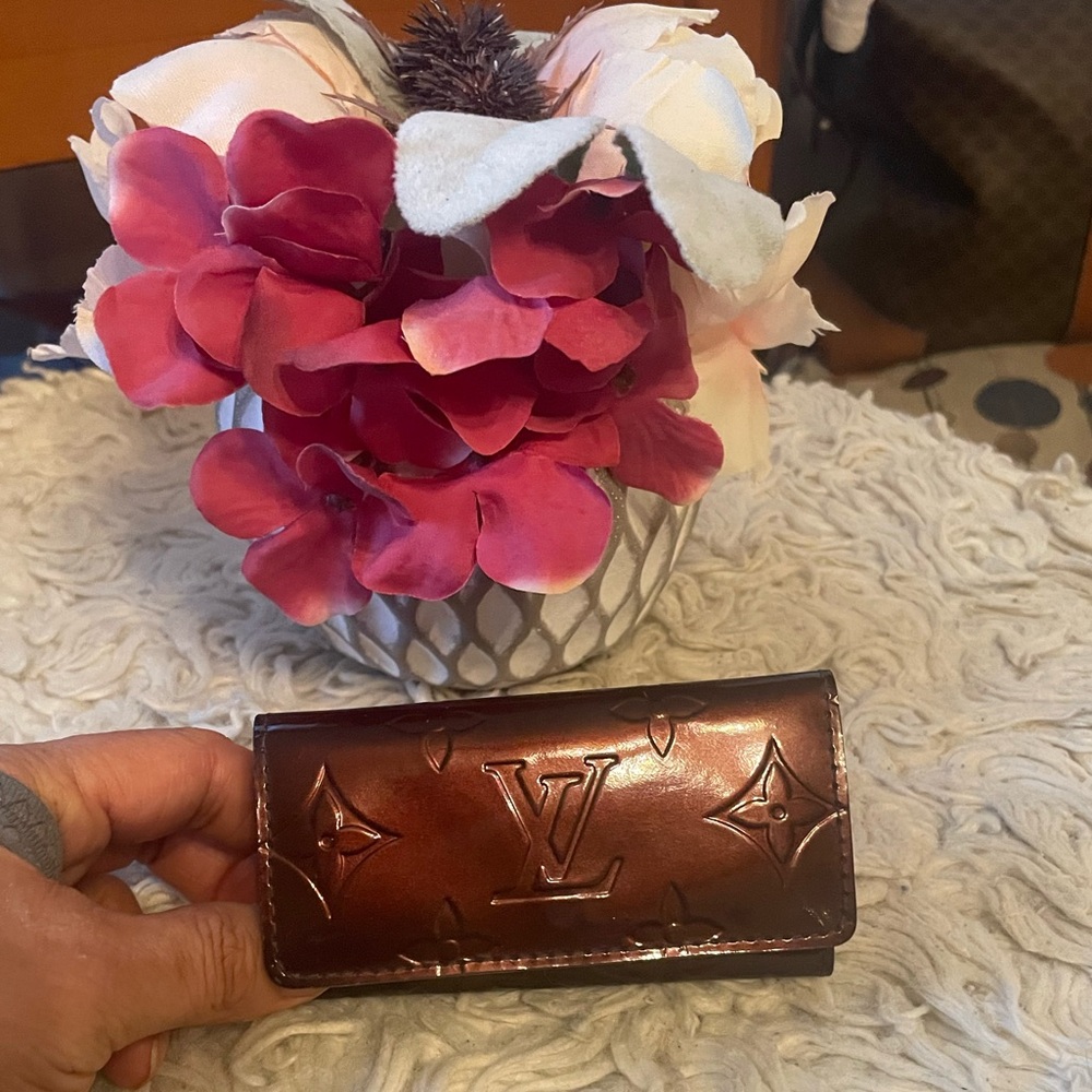 LouisVuitton AUNTHENTIC vernis key holder